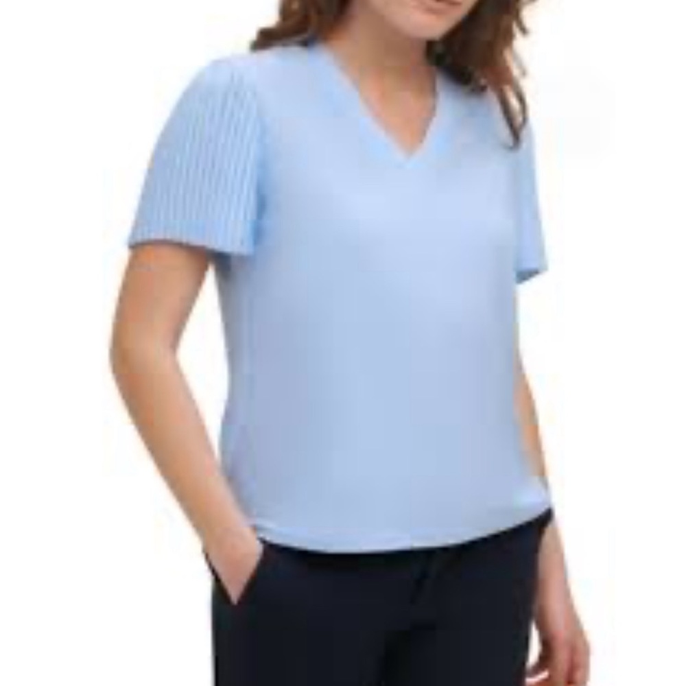 TOMMY HILFIGER WOMEN CASUAL SHORT SLEEVE BLOUSE LIGHT BLUE COLOR SIZE S NO TAGS